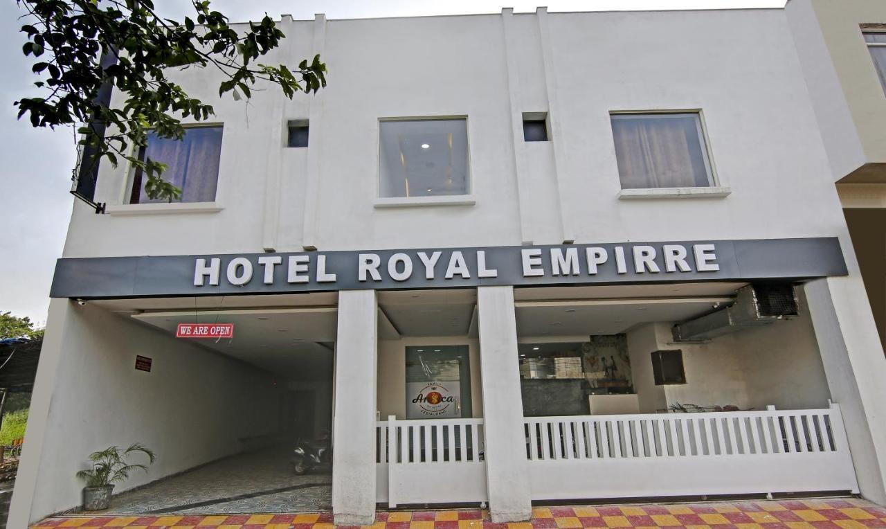 Готель Treebo Royal Empire Adarsh Nagar, Чандігарх Екстер'єр фото