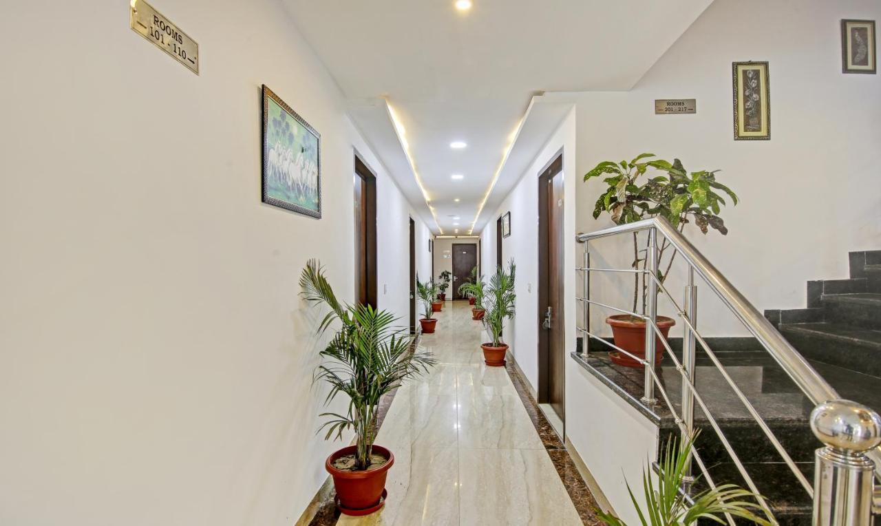 Готель Treebo Royal Empire Adarsh Nagar, Чандігарх Екстер'єр фото
